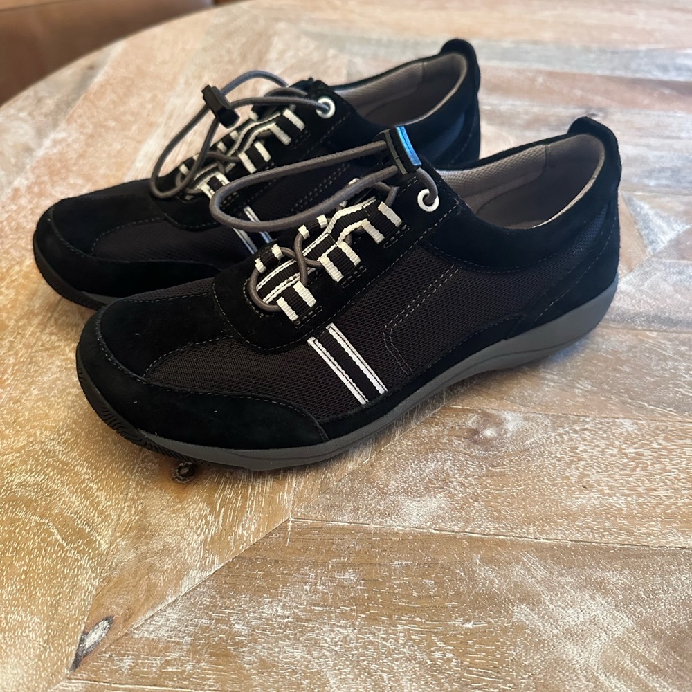 Dansko women’s  Black Casual Shoes- like new